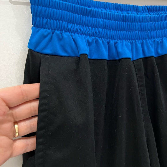 Adidas boys shorts. Size 11-12Y - Picture 2 of 6